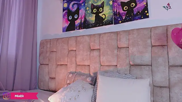 MiiaBlumm  online show from March 22, 2026, 9:07 pm