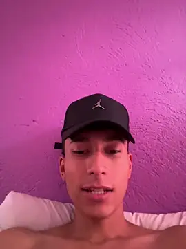 glopetitooo online show from June 15, 2026, 12:51 pm
