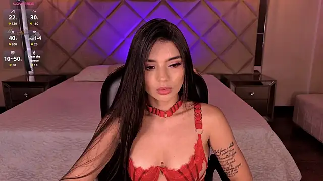 JulietteMoreau online show from June 23, 2026, 7:56 pm