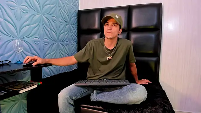 Snapshot of bad_boy_cum_ chatting on February 22, 2026, 4:13 am bad boy cum online show from February 22, 2026, 4:13 am