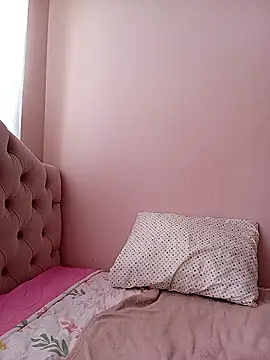 kiki milu online show from April 6, 2026, 5:36 pm