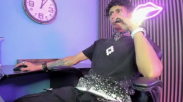 Snapshot of Maximoking26 chatting on March 1, 2026, 4:14 am Maximoking26 online show from March 1, 2026, 4:14 am