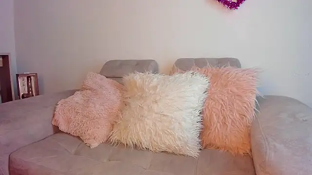 Tylla   online show from February 24, 2026, 5:05 am