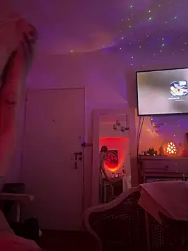 FrutillitaXX online show from April 14, 2026, 6:30 am