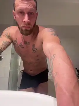 Snapshot of Tiziano94 chatting on February 25, 2026, 10:03 am Tiziano94 online show from February 25, 2026, 10:03 am