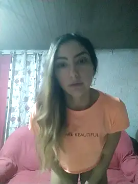 Snapshot of Larinhacat chatting on February 22, 2026, 10:30 pm Larinhacat online show from February 22, 2026, 10:30 pm