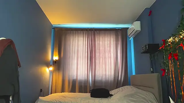 Snapshot of Anna_Kare chatting on April 13, 2026, 12:43 pm Anna Kare online show from April 13, 2026, 12:43 pm