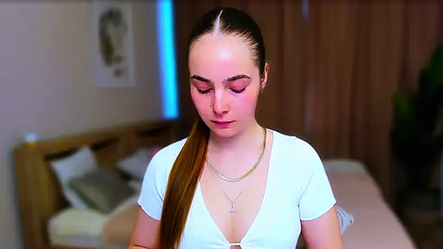 Maddy Wood  online show from April 5, 2026, 11:18 am