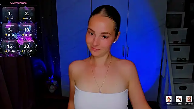Maddy Wood  online show from July 4, 2026, 5:08 pm