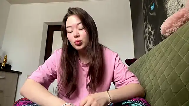 Snapshot of AudieGravely chatting on February 22, 2026, 3:51 am AudieGravely online show from February 22, 2026, 3:51 am