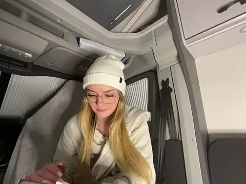 Snapshot of melanieTesss chatting on February 18, 2026, 11:44 pm melanieTesss online show from February 18, 2026, 11:44 pm