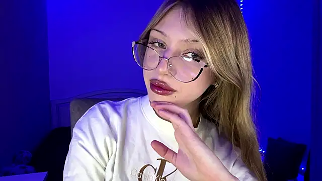 Stefifany online show from February 27, 2026, 3:23 pm