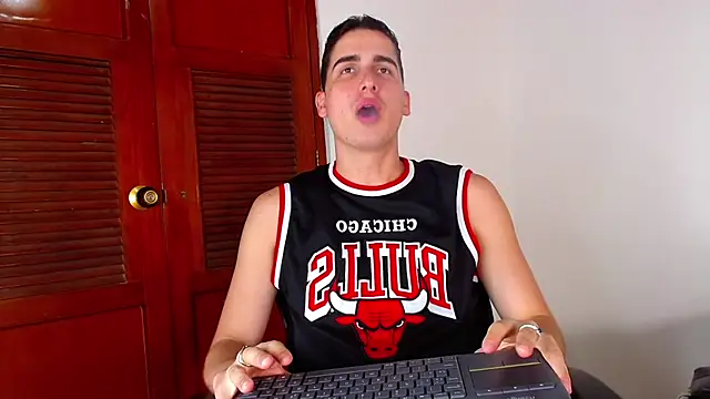 ryanlevi1 online show from February 16, 2026, 4:47 pm