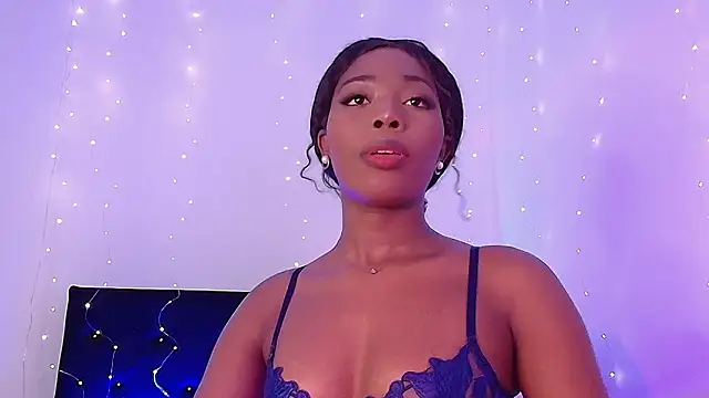 Lunaruiz online show from February 22, 2026, 7:45 pm