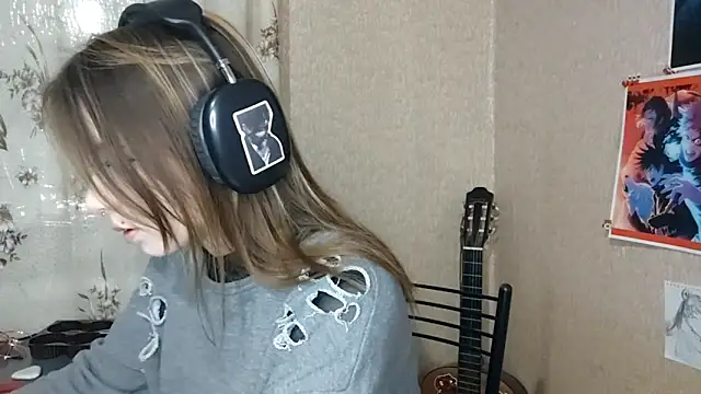 Snapshot of MilaTyan chatting on February 24, 2026, 5:33 pm MilaTyan online show from February 24, 2026, 5:33 pm