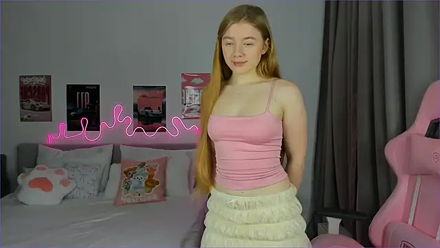 EvaRaee online show from March 6, 2026, 3:36 am