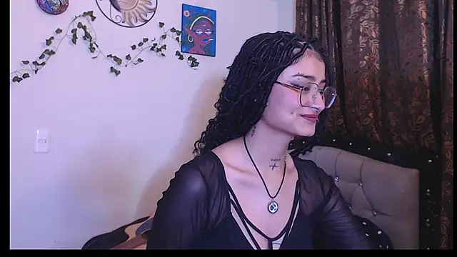 Snapshot of Lili__Clan chatting on June 28, 2026, 7:47 am Lili Clan online show from June 28, 2026, 7:47 am