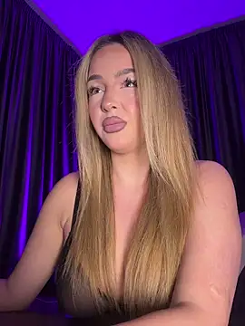 Snapshot of SelenneDreams chatting on March 2, 2026, 5:42 pm SelenneDreams online show from March 2, 2026, 5:42 pm