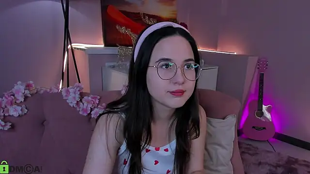 Snapshot of leylamirage chatting on February 25, 2026, 12:15 pm leylamirage online show from February 25, 2026, 12:15 pm