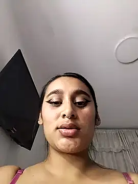 amira moon18 online show from February 20, 2026, 6:26 am