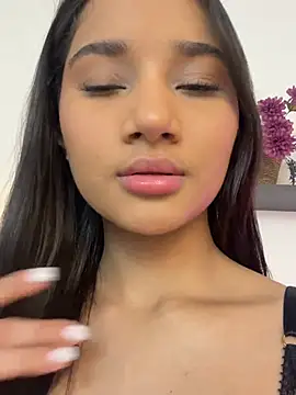 AlessiaVallmont online show from February 24, 2026, 7:12 pm