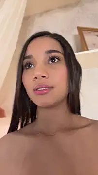 AlessiaVallmont online show from April 15, 2026, 7:58 pm