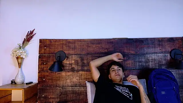 Snapshot of Esmeralda_and_Naim chatting on March 3, 2026, 7:31 pm Esmeralda and Naim online show from March 3, 2026, 7:31 pm