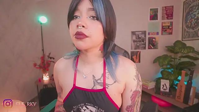 Snapshot of violette_clerk1_ chatting on May 10, 2026, 9:31 pm violette clerk1 online show from May 10, 2026, 9:31 pm