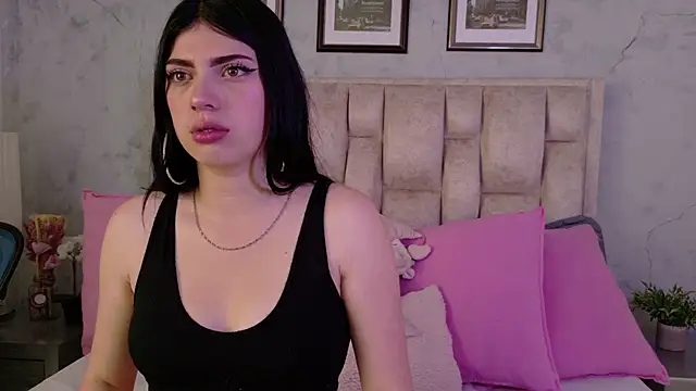 IsabellaRossi online show from April 12, 2026, 4:23 pm