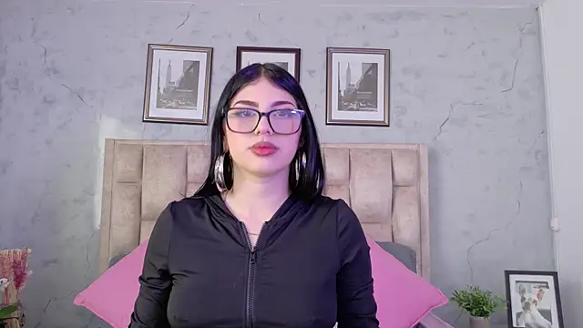 IsabellaRossi online show from May 19, 2026, 6:36 pm