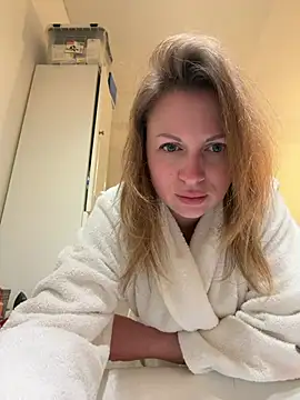 Frenchgirl45 online show from February 28, 2026, 7:37 pm