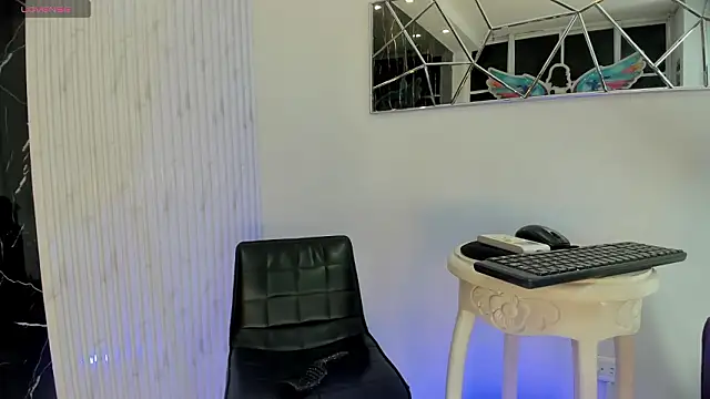 Violette 0 online show from February 28, 2026, 10:11 pm