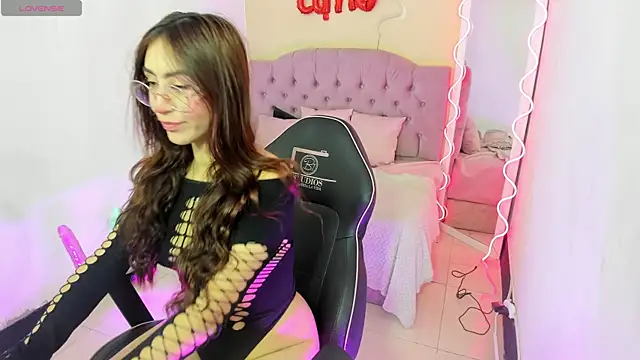 ZAAFIRA TAY online show from April 6, 2026, 11:33 am