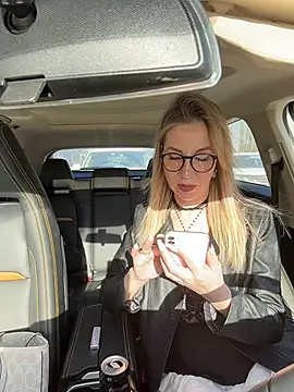 LisaMurr online show from March 21, 2026, 1:16 pm