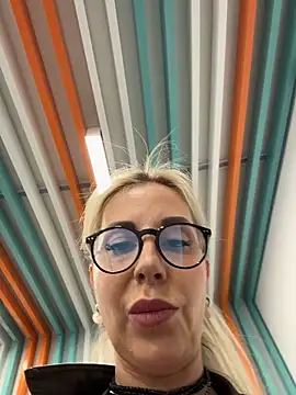 LisaMurr online show from April 15, 2026, 11:28 am