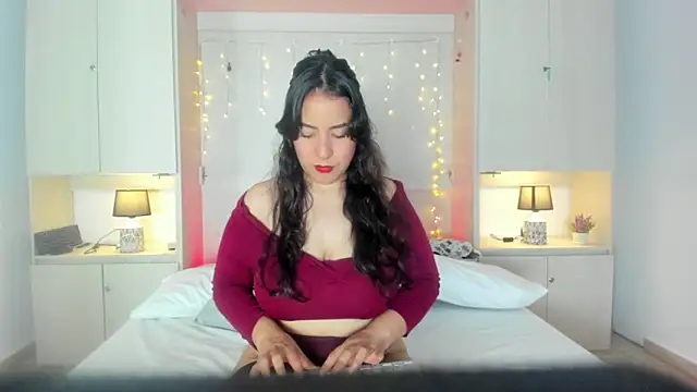 ElaRey  online show from April 8, 2026, 12:38 pm