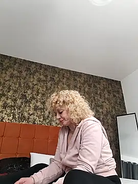 Snapshot of LaireeFelini chatting on March 2, 2026, 7:21 pm LaireeFelini online show from March 2, 2026, 7:21 pm