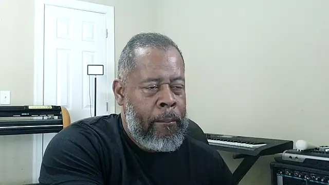 Cleozevo1961 online show from March 25, 2026, 4:46 pm