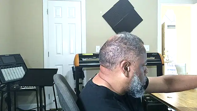 Cleozevo1961 online show from June 15, 2026, 11:56 am