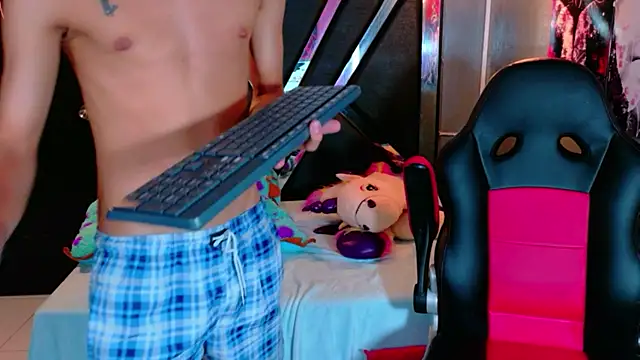 EstevenBrown1 online show from February 18, 2026, 1:18 pm