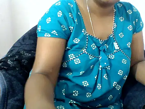 Snapshot of Angel_honeybear_143 chatting on February 24, 2026, 7:28 am Angel honeybear 143 online show from February 24, 2026, 7:28 am