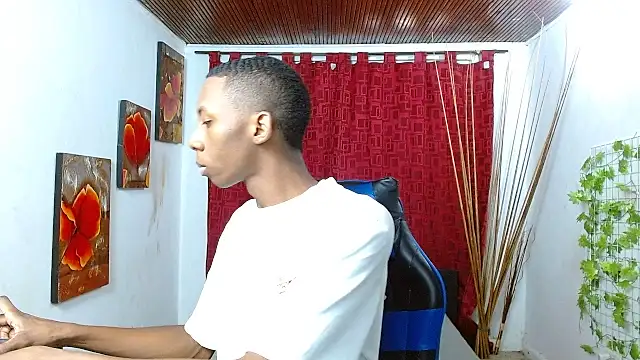 milo018 online show from May 5, 2026, 2:03 pm