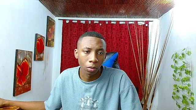milo018 online show from May 15, 2026, 2:46 pm