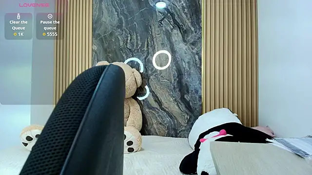 Snapshot of scarlett_lumi chatting on February 19, 2026, 10:22 am scarlett lumi online show from February 19, 2026, 10:22 am