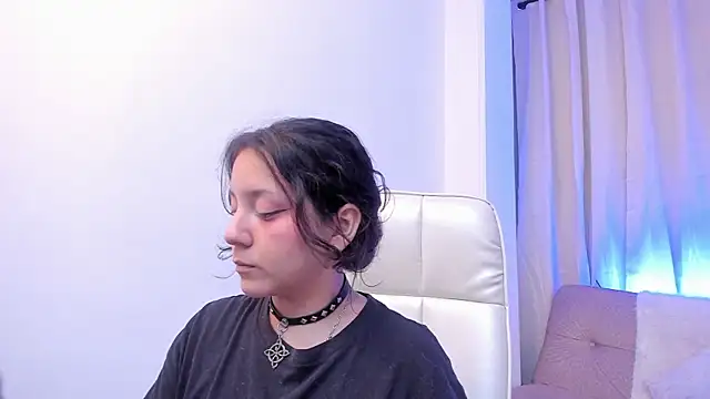 Chloe Noire online show from April 7, 2026, 12:49 pm
