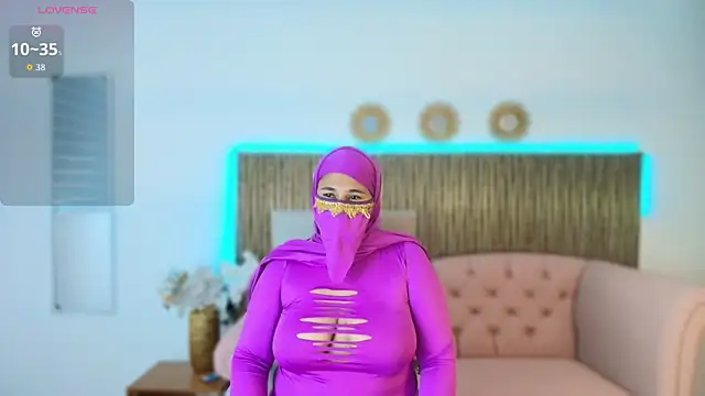 Snapshot of Nadia_Privee chatting on February 24, 2026, 7:12 pm Nadia Privee online show from February 24, 2026, 7:12 pm