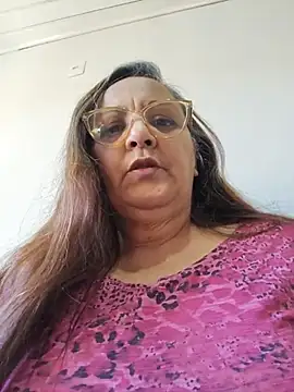Noemipopi online show from June 24, 2026, 7:02 pm