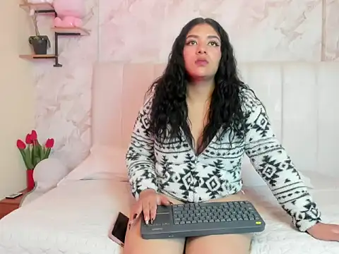 KaileeRoss online show from February 23, 2026, 7:44 pm