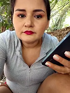 yissela92 online show from March 14, 2026, 4:12 pm