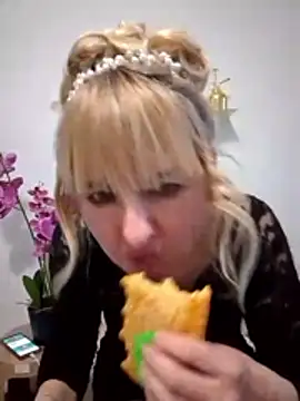 Snapshot of -Nefertiti- chatting on March 2, 2026, 3:52 am -Nefertiti- online show from March 2, 2026, 3:52 am